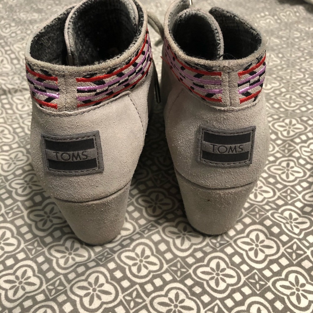 TOM’s Wedges